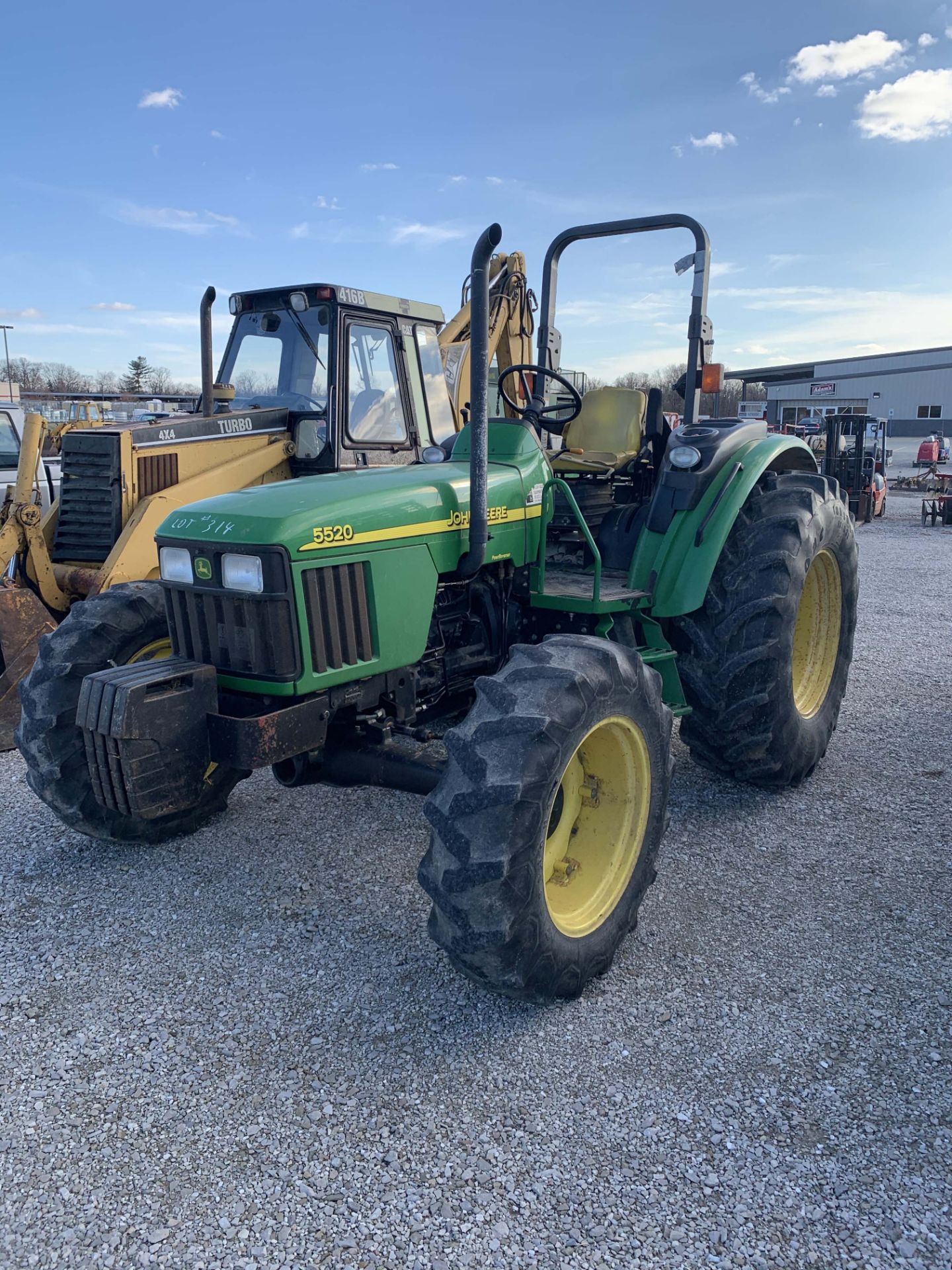 2004 JOHN DEERE 5520 TRACTOR, 4WD, 2200HRS, SER#LV5520P457104