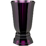 Vase "Wiener Werkstätte"Um 1925. Entwurf wohl Josef Hoffmann. Ausführung Moser, Karlsbad.