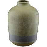 Vase "Petra Weiss"1979. Mehrfarbig glasierte Keramikvase. Im Stand signiert und datiert. Höhe 18 cm-