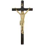 Kruzifix18. Jh. Korpus aus fein geschnitztem Elfenbein. Kreuz aus ebonisiertem Holz. Altersspuren,