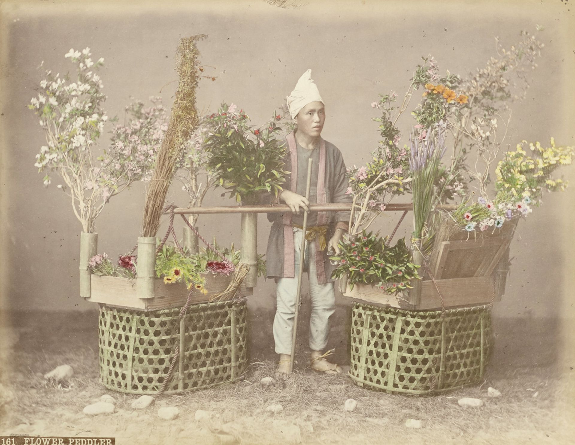 Feines FotoalbumJapan um 1889/90. Der Deckel in Lackarbeit mit Einlagen in Bein, Lederrücken. In - Bild 6 aus 14