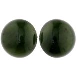 Nephrit-OhrclipsWeissgold 750. 2 Nephrit-Cabochons, D 20 mm. 18.3 g.- - -20.00 % buyer's premium