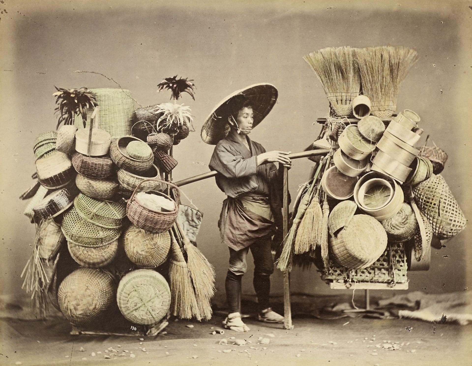 Feines FotoalbumJapan um 1889/90. Der Deckel in Lackarbeit mit Einlagen in Bein, Lederrücken. In - Bild 7 aus 14