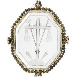 AnhängerUm 1800. Glas mit gravierten Arma Christi. Fassung aus vergoldetem Silber. Altersspuren,