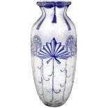 Vase "Legras"Frankreich, um 1925. Eisartig geätztes Glas. Blau emaillierter Reliefdekorekor mit