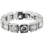 Diamant-Alliance-RingWeissgold 750. 12 Brillanten, zusammen ca. 1.85 ct. Ringgrösse 53. 2 Brillanten