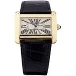 Armbanduhr "Cartier""Cartier Tank Divan". Signiertes Gehäuse aus Gelbgold 750. Boden verschraubt.