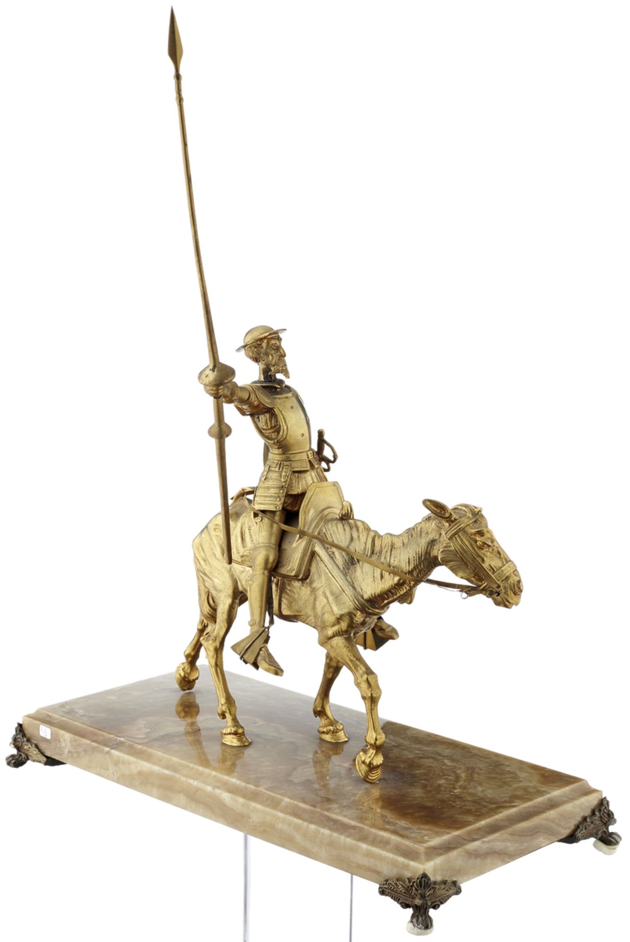 Don QuijoteAnfang 20. Jh. "Don Quijote zu Pferd". Bronze vergoldet. Unsigniert. Sockel aus beige - Bild 2 aus 2
