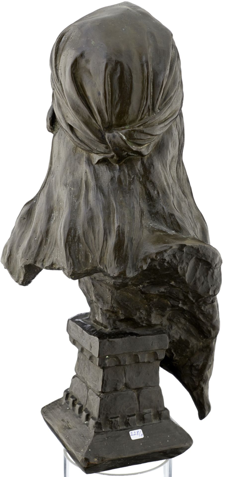 Büste "Saphia"Wien, um 1900. Dunkel patinierte Bronze. Undeutlich signiert. Giesserstempel "K.K. - Bild 2 aus 4