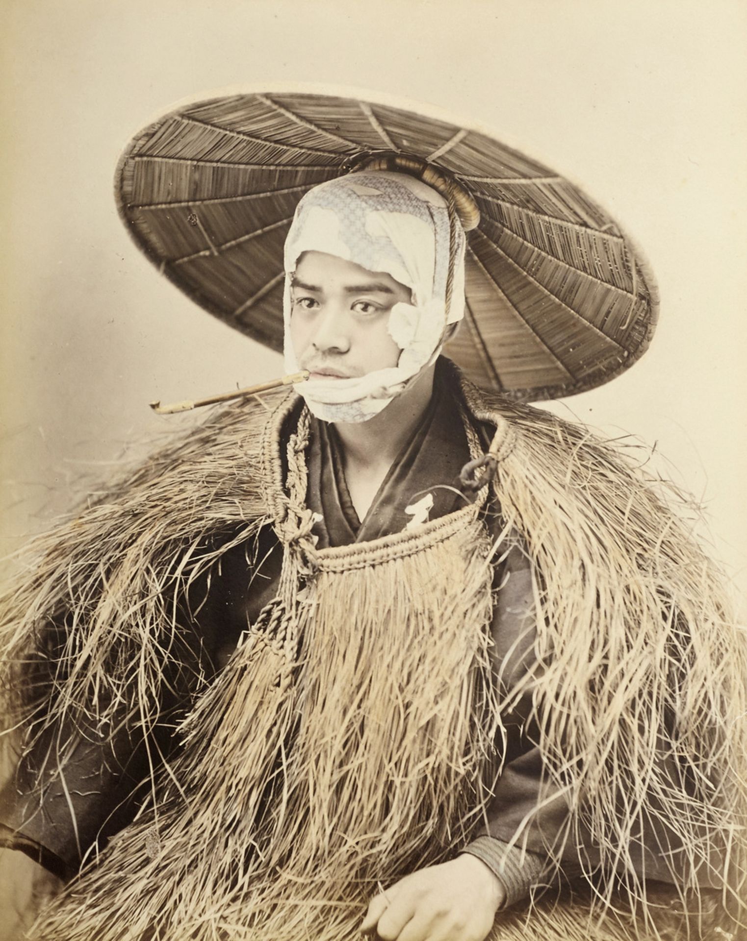 Feines FotoalbumJapan um 1889/90. Der Deckel in Lackarbeit mit Einlagen in Bein, Lederrücken. In - Bild 4 aus 14