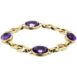 Amethyst-ArmbandGelbgold 750. 4 ovale Amethyste, ca. 14 mm x 10 mm. Länge 19.3 cm. 18.5 g.- - -20.00