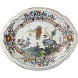 Kleine PlatteFrankreich, 18. Jh. Weiss glasierte Fayence mit polychromer Floralmalerei. Länge 27 cm-