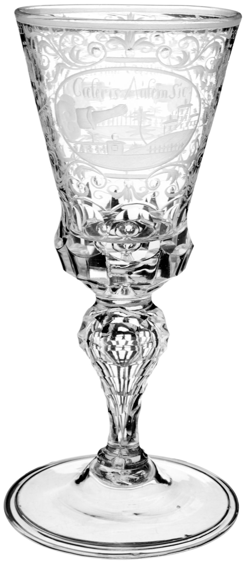 Pokal18. Jh. Farbloses Glas. Hohlgeblasener, facettierter Schaft. Die Kuppa mit Régenceornamentik in