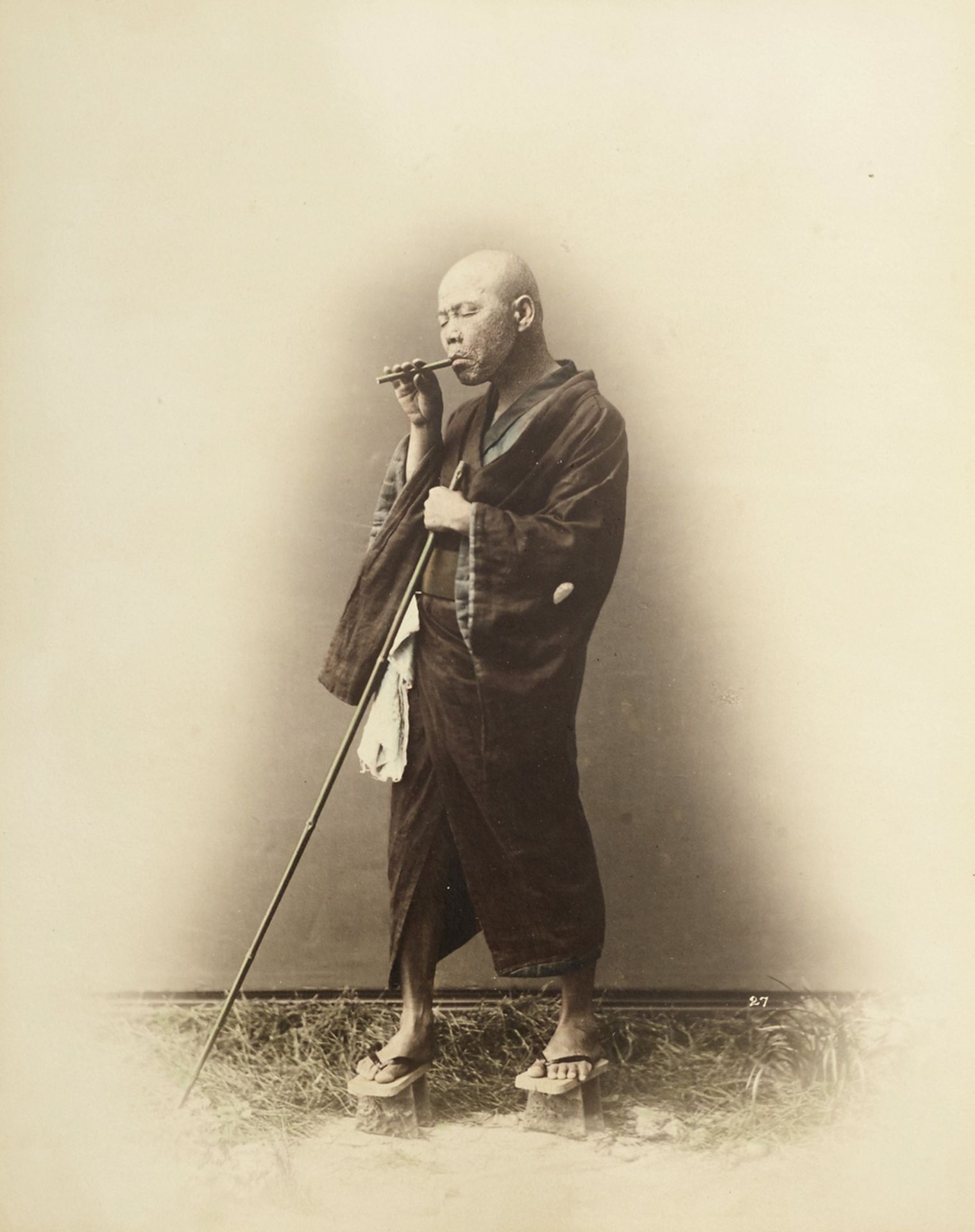 Feines FotoalbumJapan um 1889/90. Der Deckel in Lackarbeit mit Einlagen in Bein, Lederrücken. In - Bild 12 aus 14