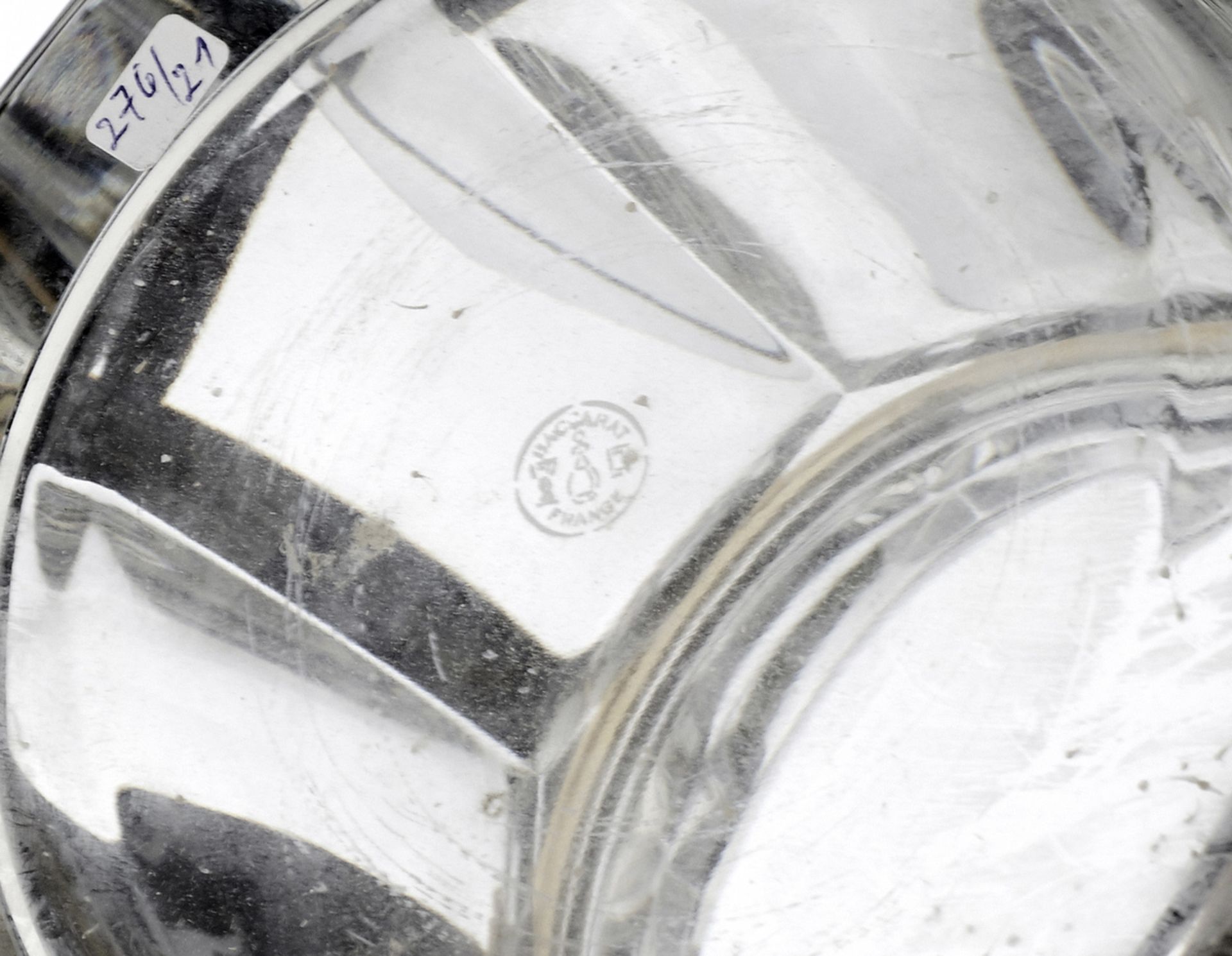 WeinkühlerBaccarat, Mitte 20. Jh. Farbloses Kristallglas mit Facettenschliff. Montierung aus - Bild 4 aus 4
