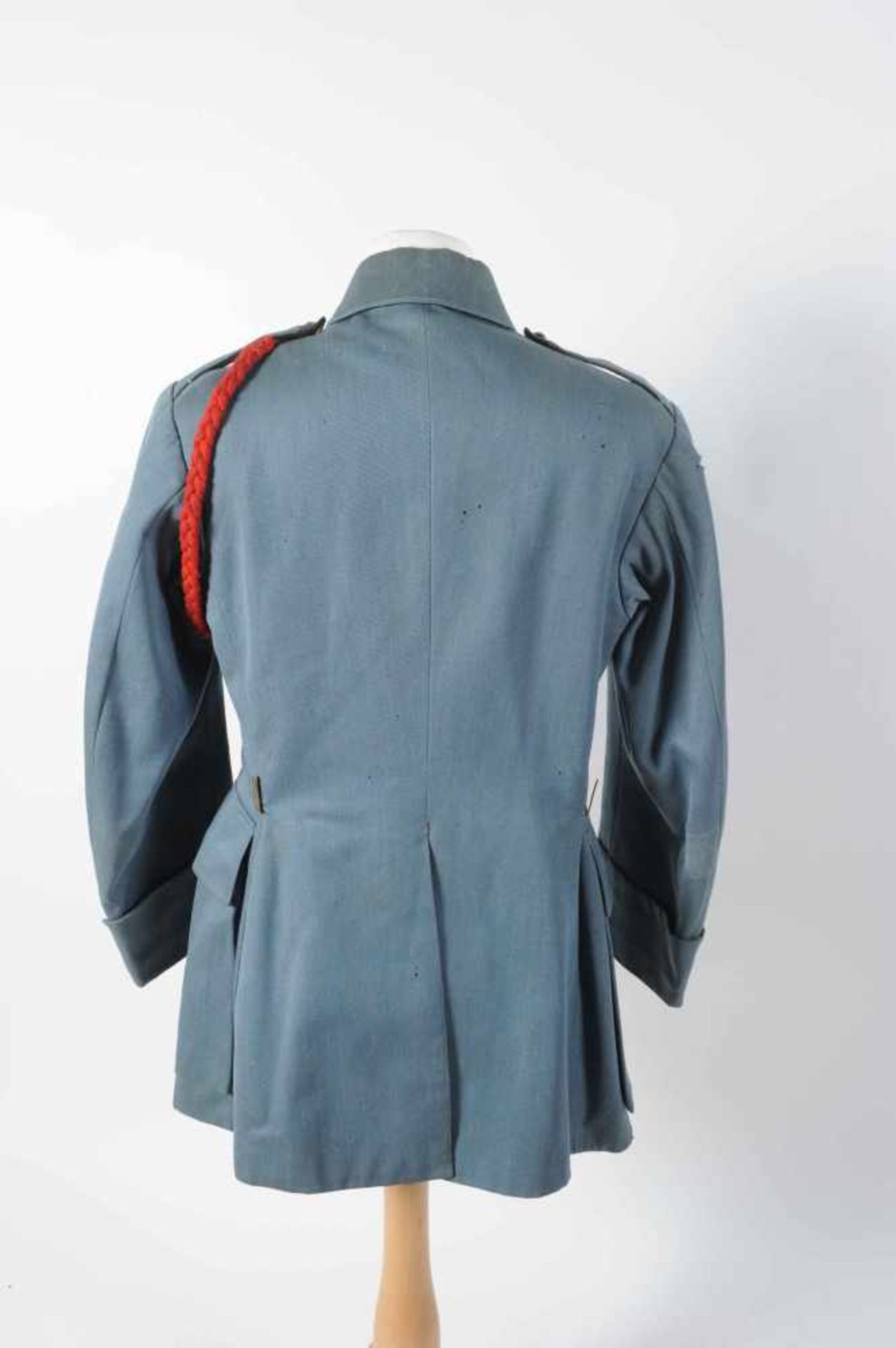 Tunique de lieutenant du 196e RALT en gabardine bleu horizon, pattes de col écarlate brodées or, - Bild 3 aus 4