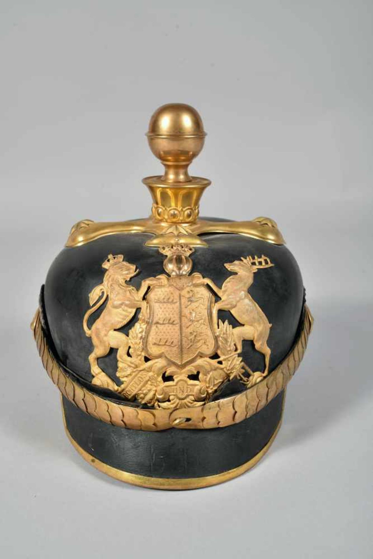 Casque à boule d’officier d’artillerie, belle bombe en fibre, toutes les garnitures sont en métal