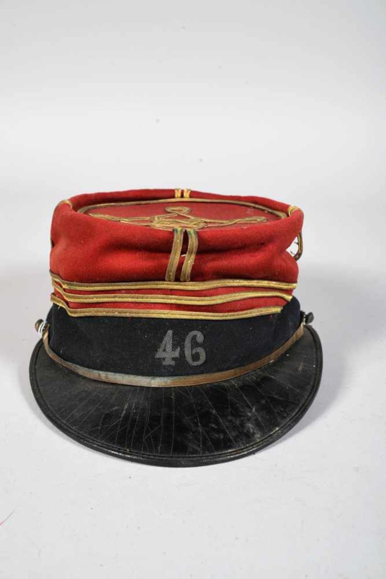 Képi de capitaine du 46e régiment d’infanterie (Paris, Fontainebleau) en drap garance à bandeau