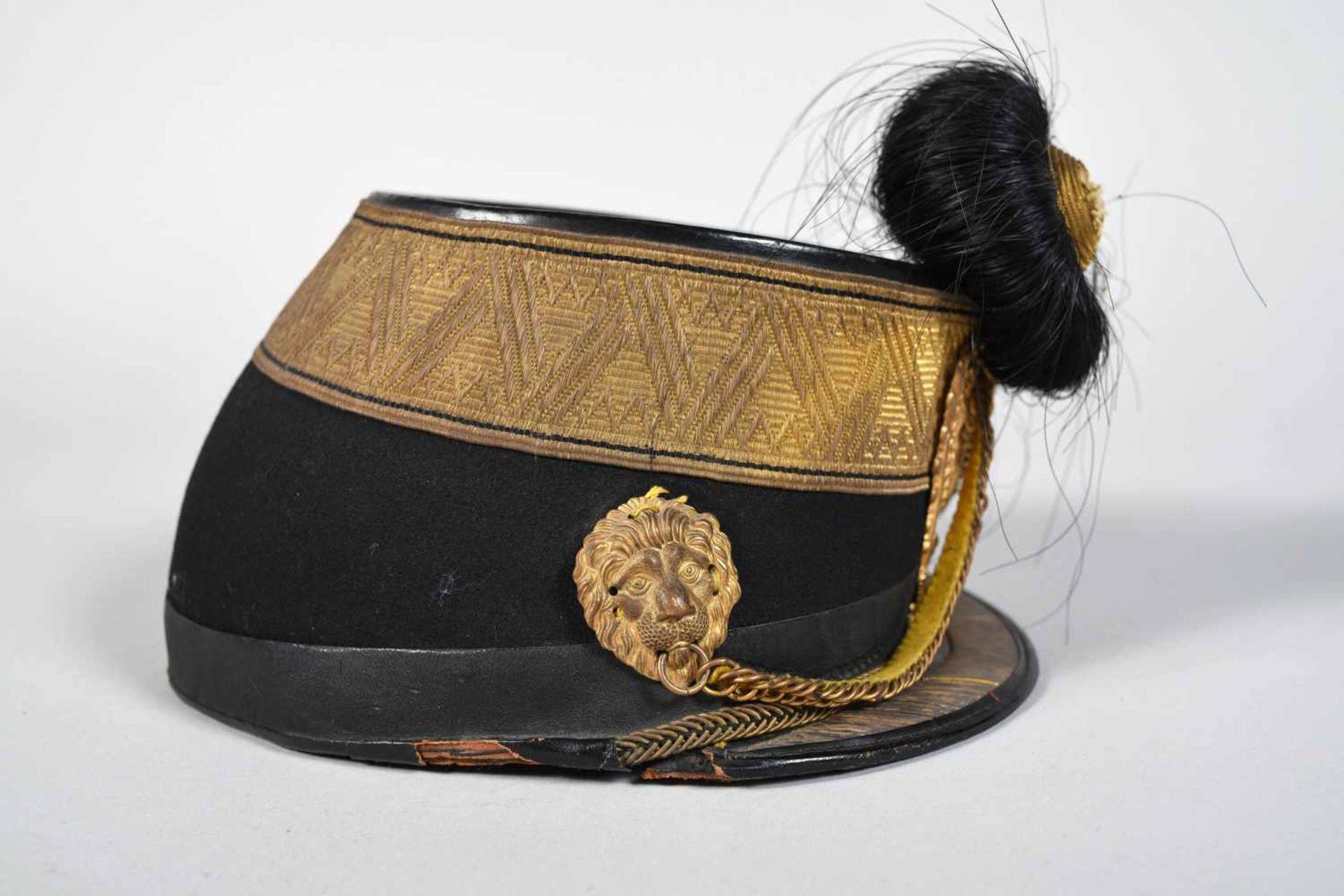 Autriche. Shako d’officier supérieur en drap noir, à large galon doré. Plaque à l’aigle Bicéphale, - Bild 3 aus 4