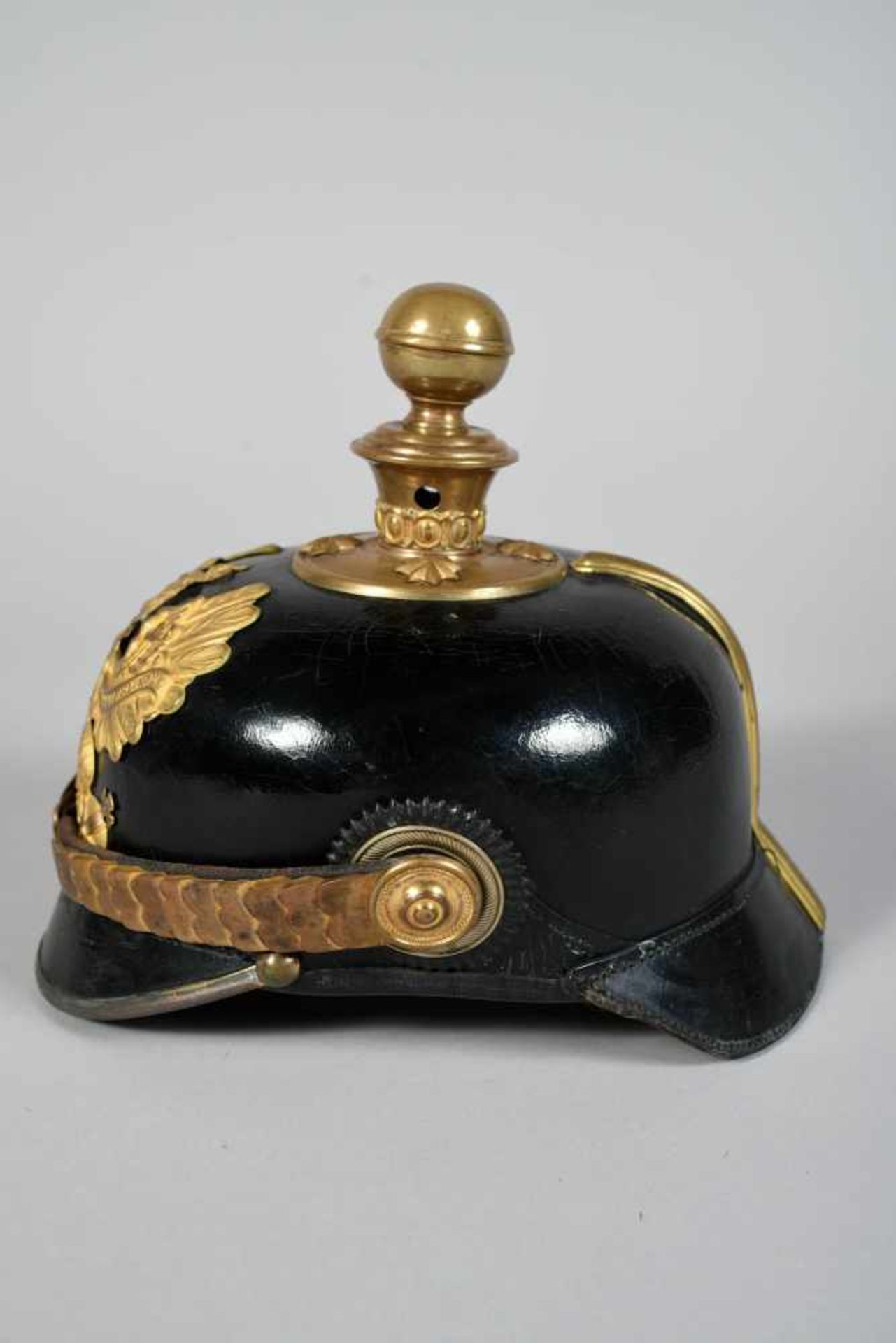 Prusse. Casque à boule d’officier d’artillerie. Belle bombe, le vernis un peu craquelé, jonc avant - Bild 2 aus 5