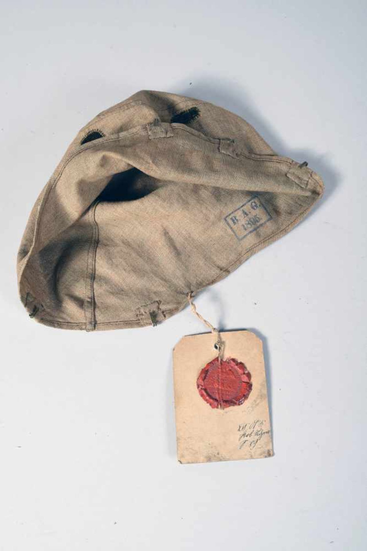 Prusse. Rare couvre shako en toile, avec un cachet à l’encre, à l’intérieur du : B.A.G.1895. - Bild 2 aus 3