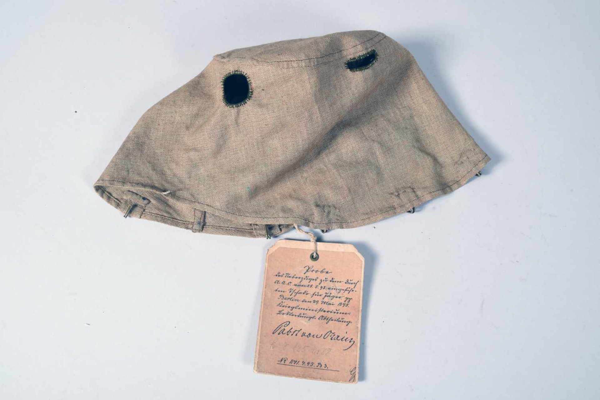 Prusse. Rare couvre shako en toile, avec un cachet à l’encre, à l’intérieur du : B.A.G.1895.