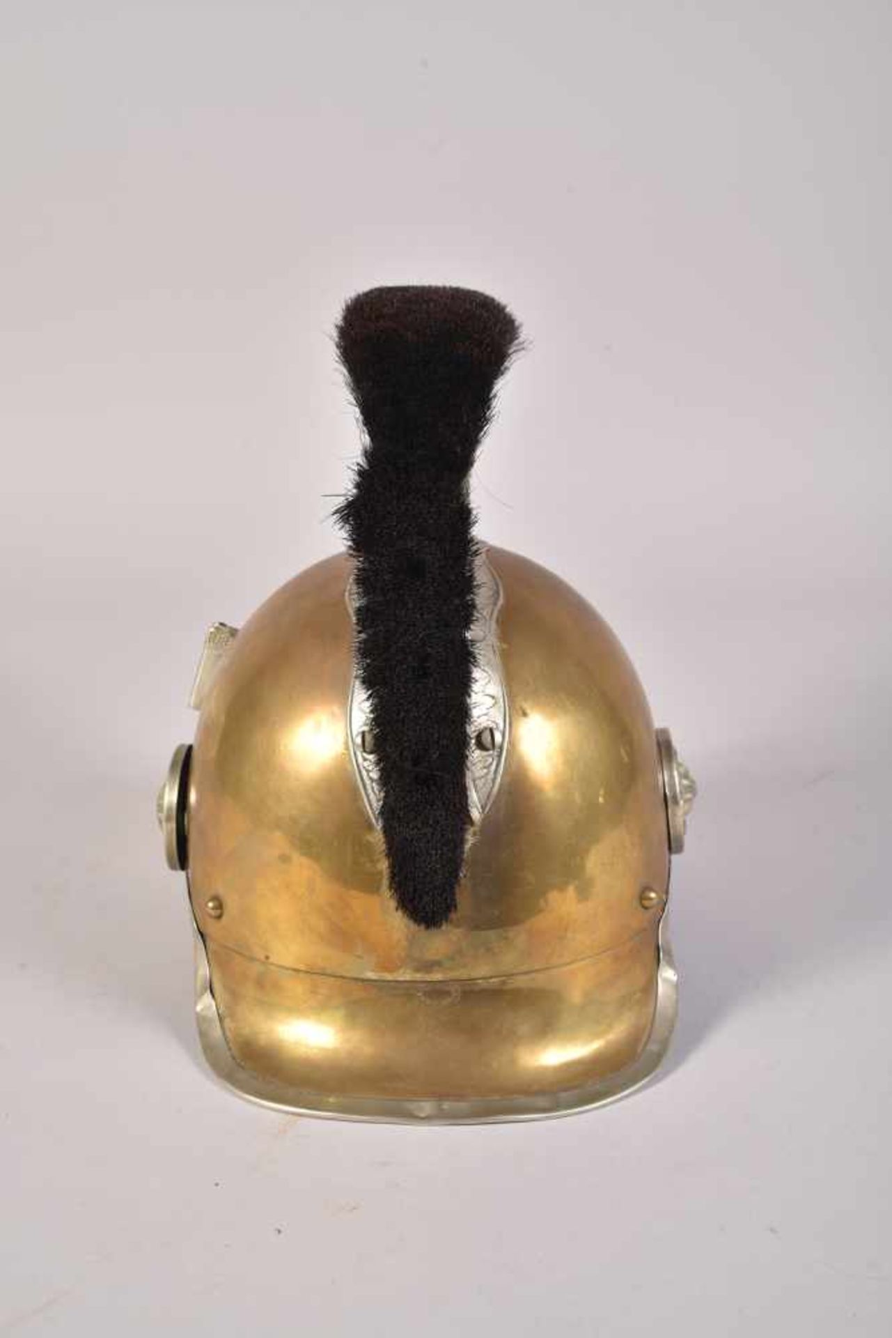 Casque de gendarme à pied mod 1912, bombe en laiton, garnitures et jugulaires à écailles en - Bild 3 aus 4