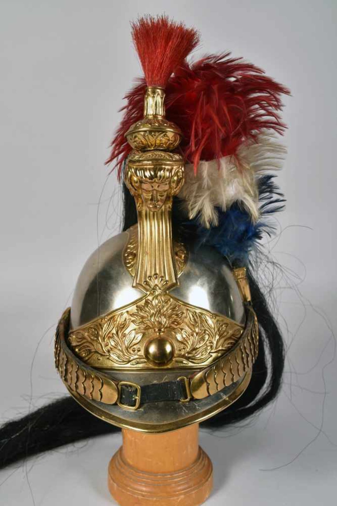 Casque mod 1872 de cuirassiers, bombe en acier chromé, garnitures et jugulaires à écailles en - Bild 2 aus 5