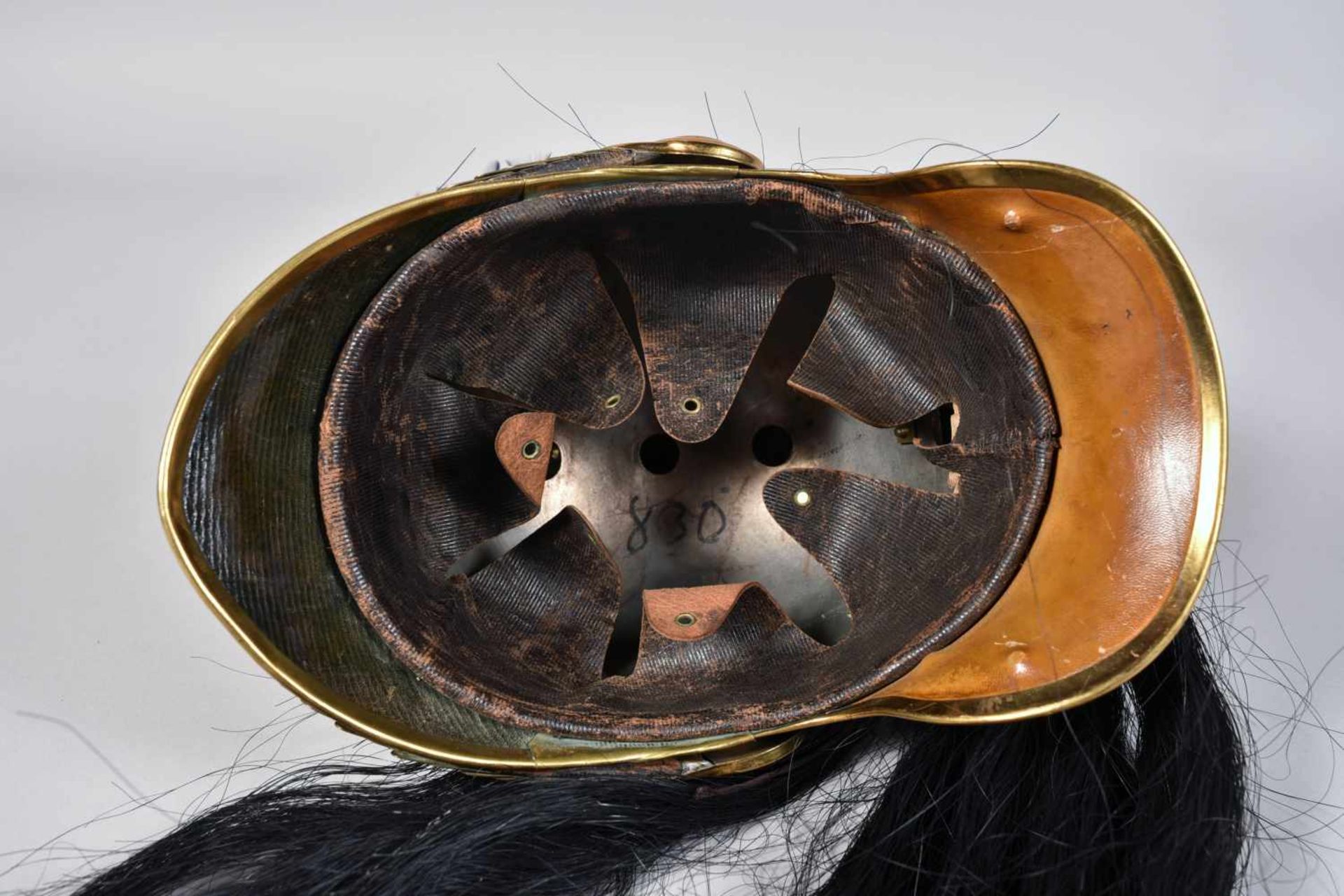 Casque mod 1872 de cuirassiers, bombe en acier chromé, garnitures et jugulaires à écailles en - Bild 5 aus 5