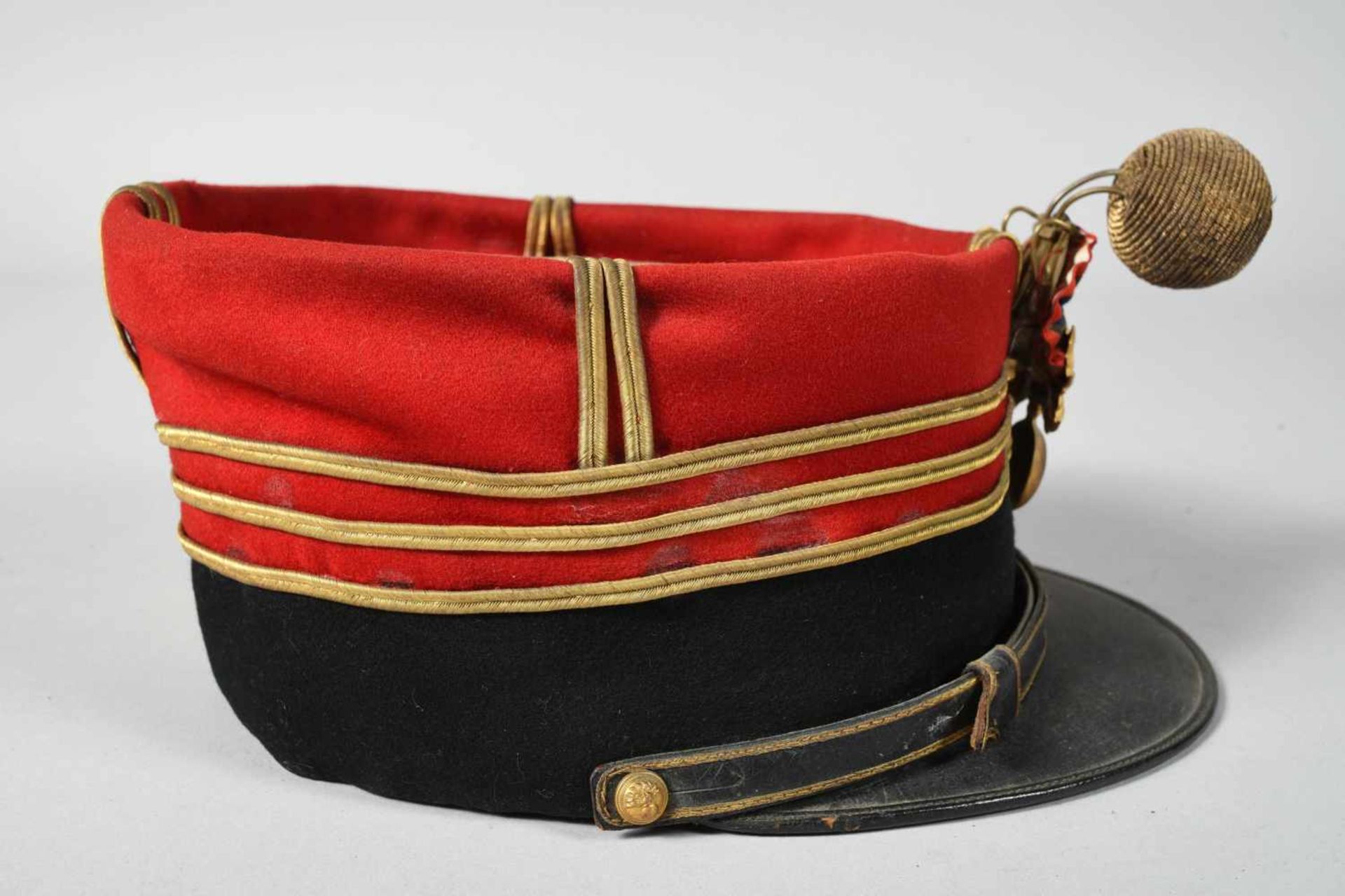 Képi de grande tenue de capitaine du 8° d’infanterie en drap fin garance à bandeau noir, soutaches - Bild 3 aus 4