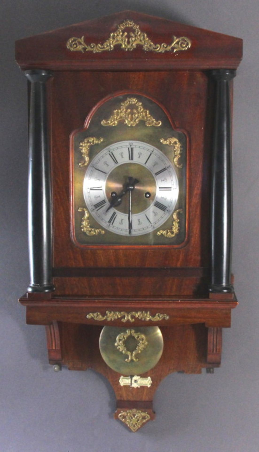 Wanduhr der Manufaktur: Gustav Becker Uhren, Freiburg, 1847 - 1925Freischwinger,voller und halber