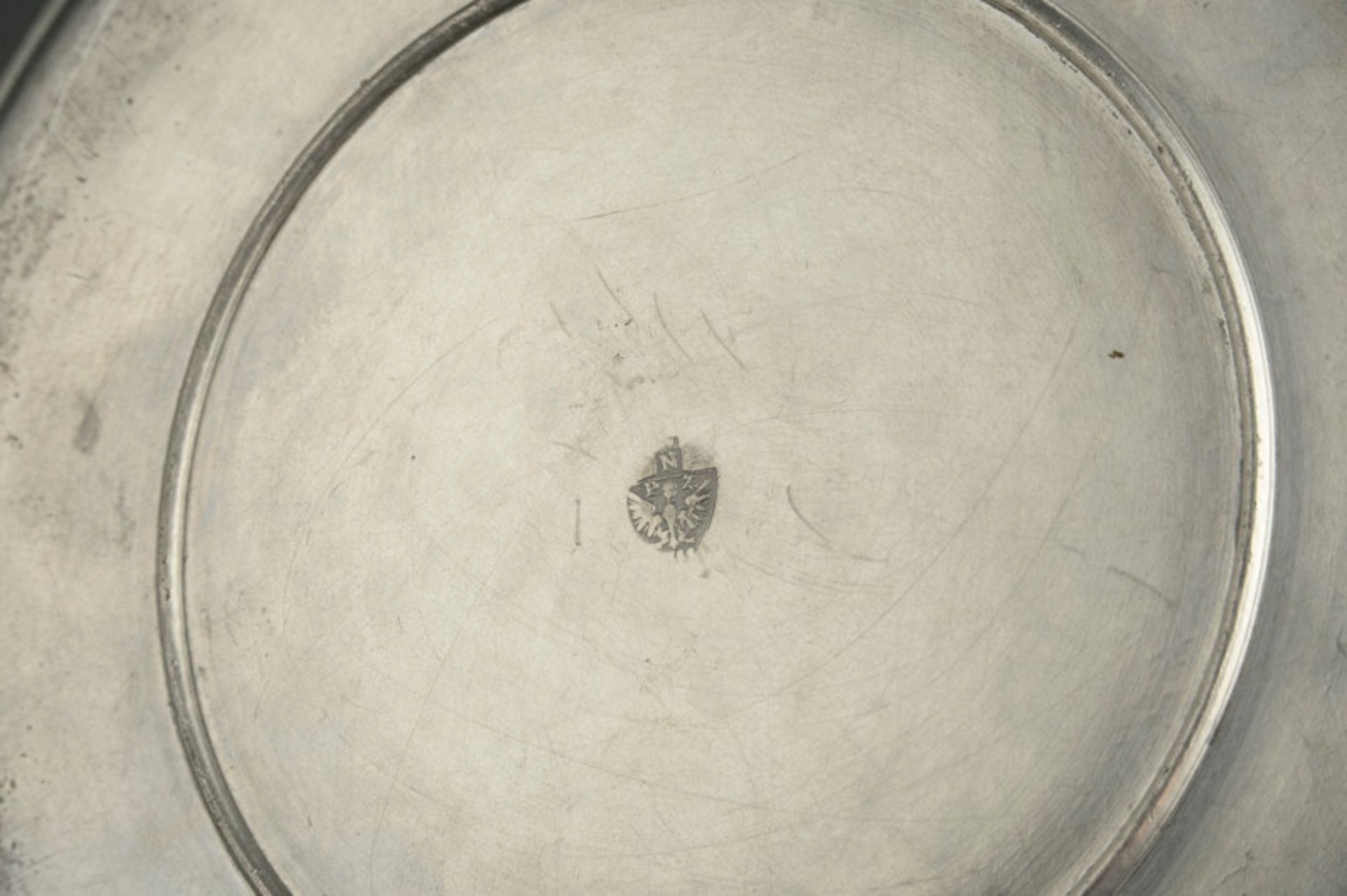 2 Zinnteller, 19. Jhd.im Boden gepunzt, Durchmesser: 20,5cm und 21,5cm - Bild 2 aus 2