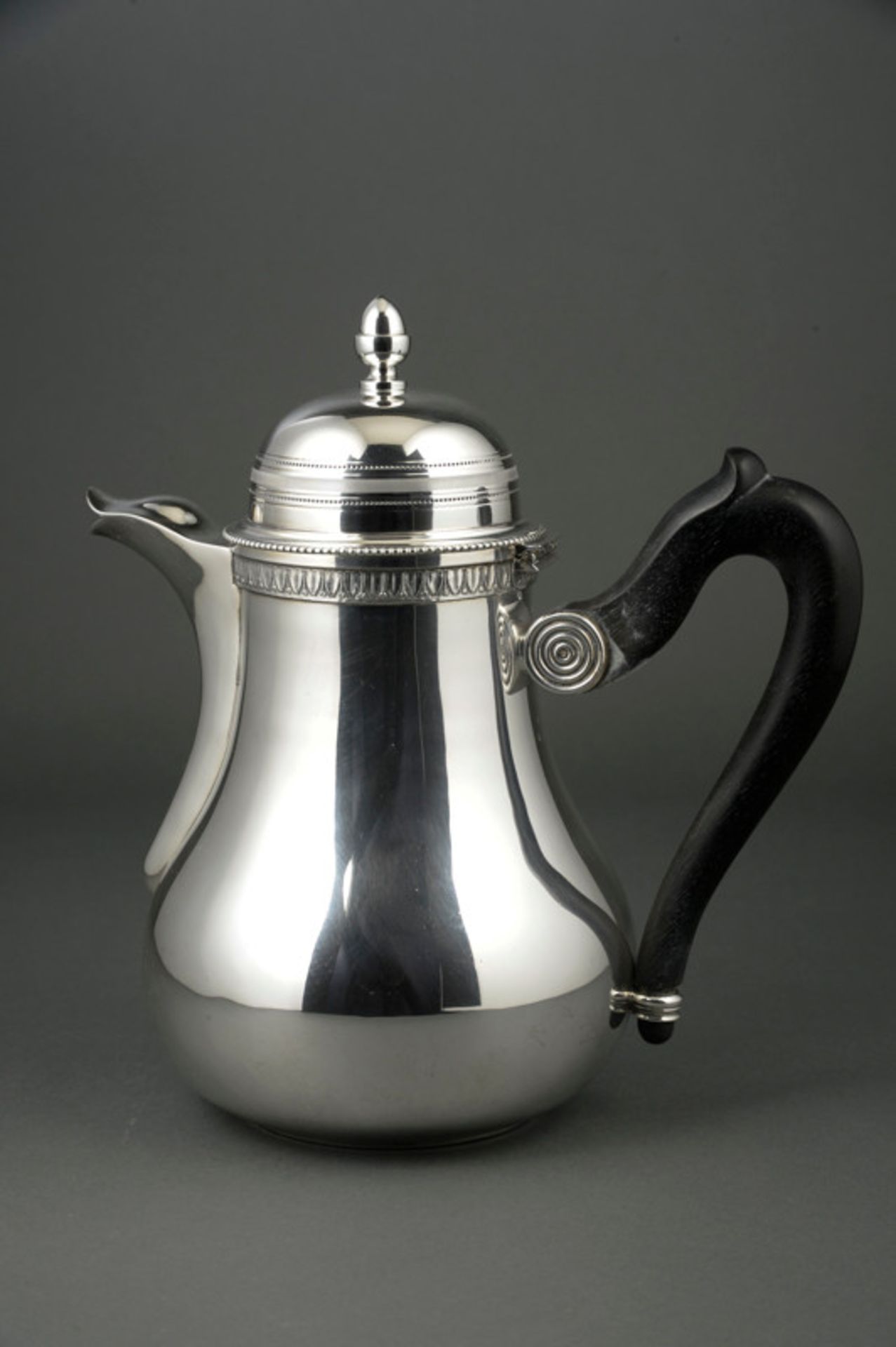 Kaffeekanne aus 835er Silber, Belgien, 20. Jahrhundert, Gewicht ca.: 796gr.Schnabelausguss,
