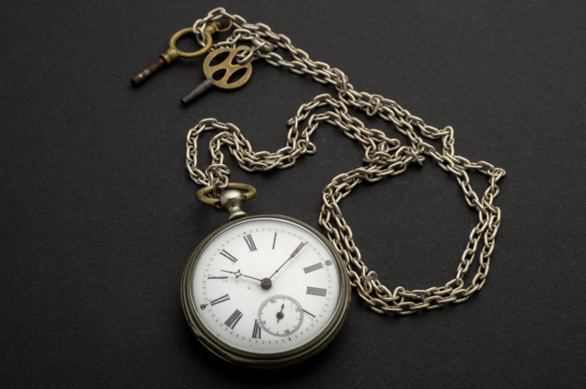 Versilberte Taschenuhr der Manufaktur Eggli & Cie., Genf, 1. H. 20. Jhd.mit Uhrenkette wohl