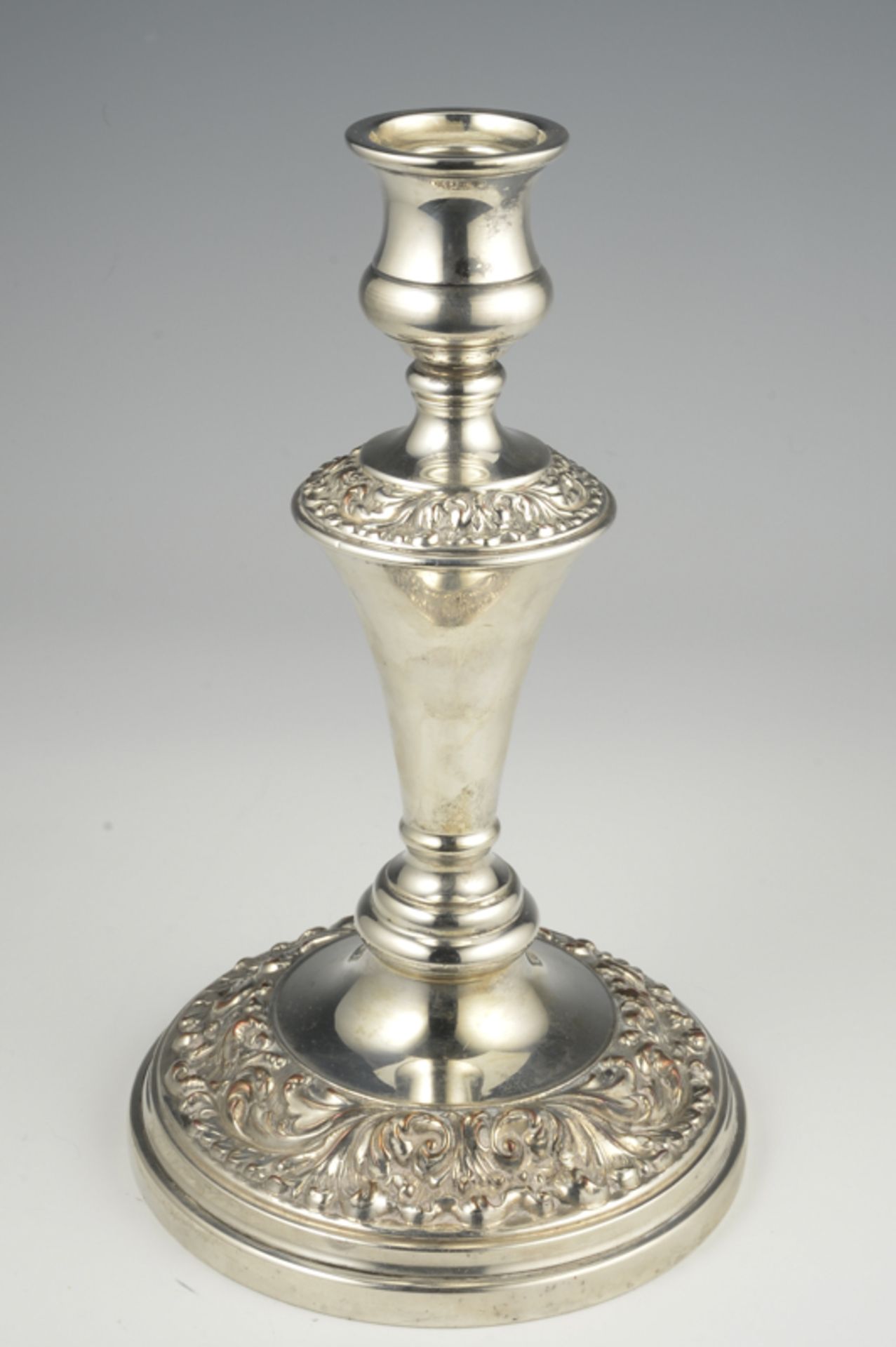 Dekorative 3-flammige Girandole, plated, England um 1920Tellerfuß teilweise leicht berieben, - Bild 2 aus 2