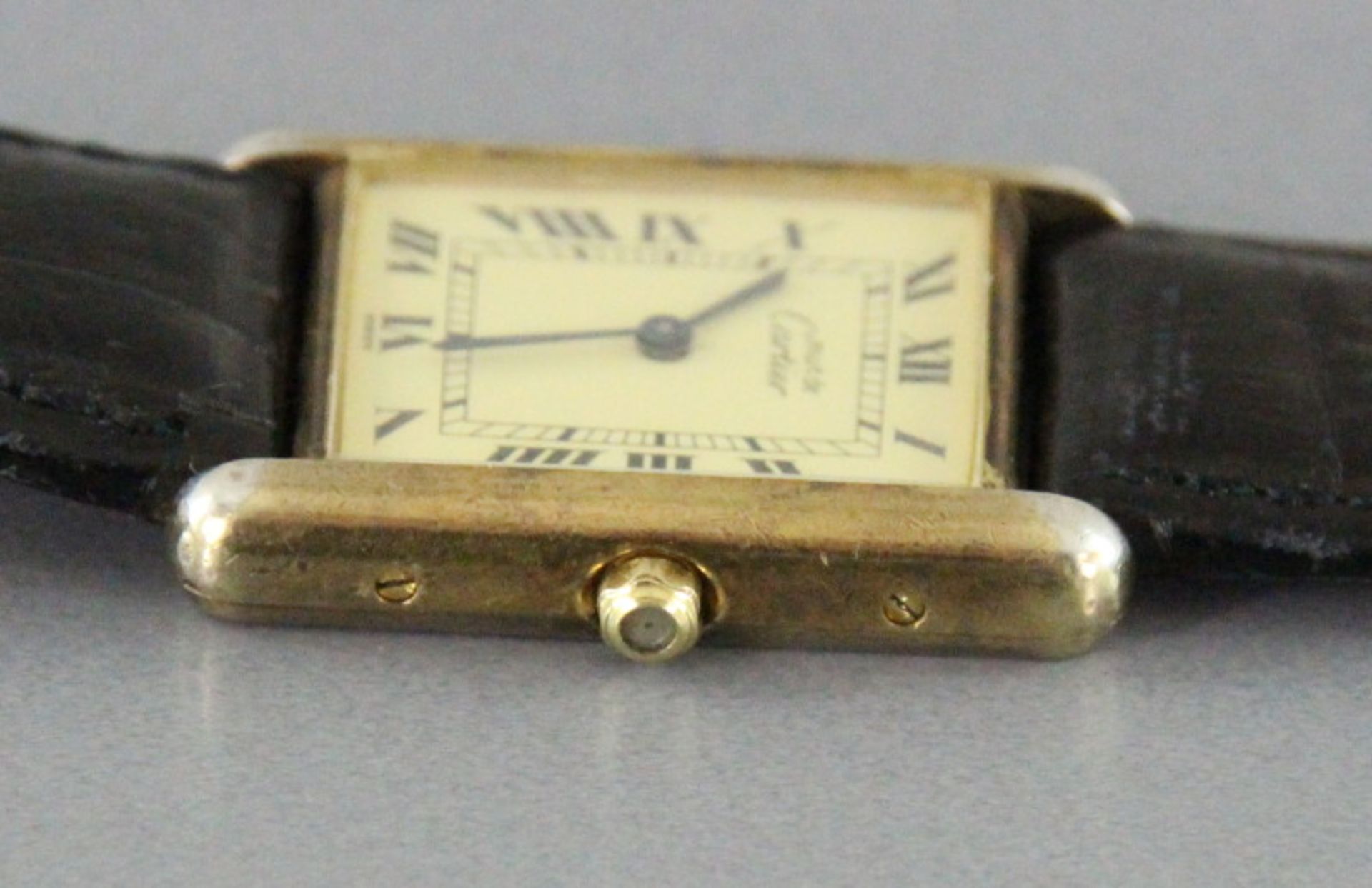 Damenarmbanduhr aus 925er Silber mit Restvergoldung der Fondation Cartier, Paris, "Tank Vermeil" - Bild 3 aus 4