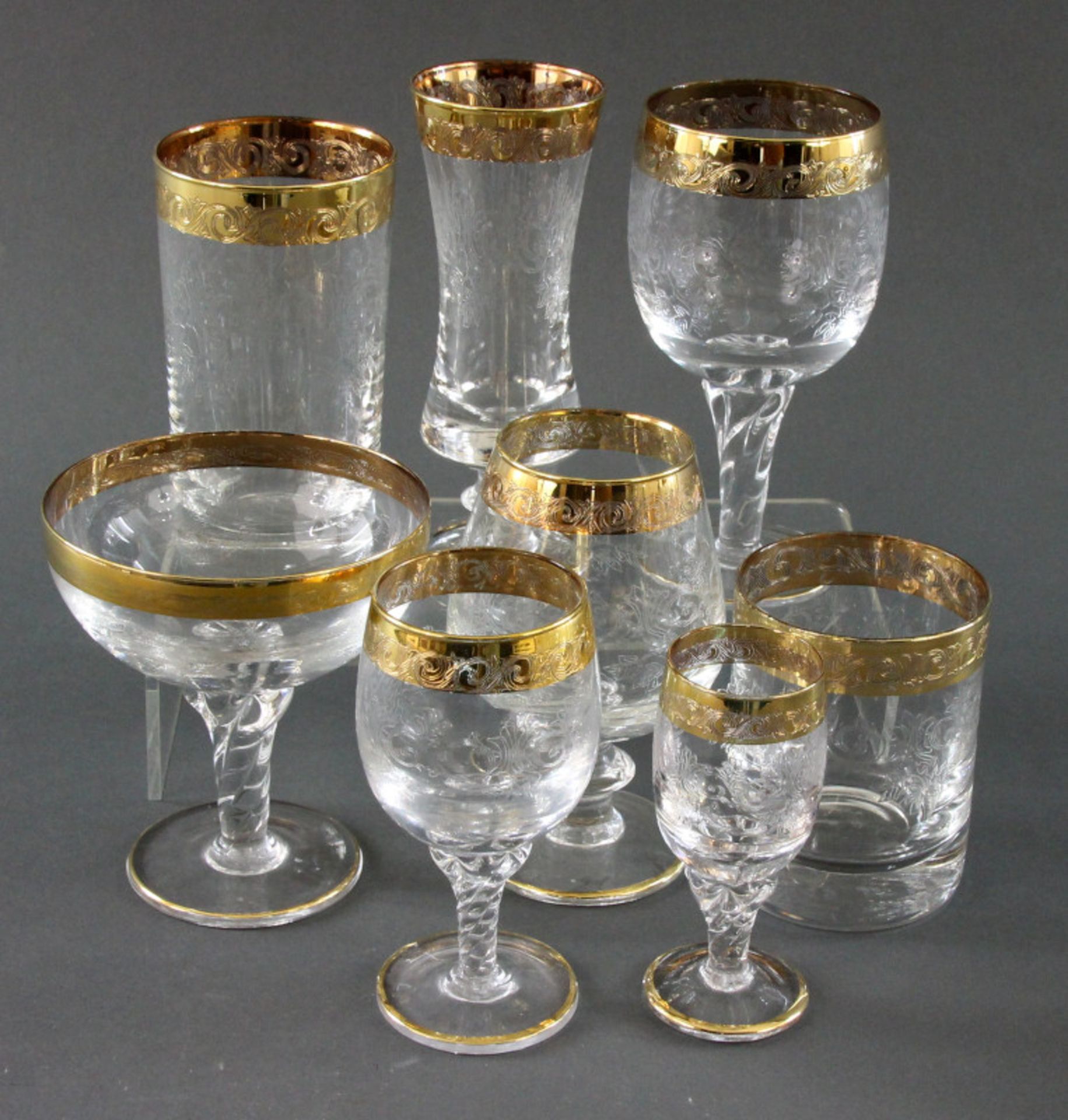 Konvolut von 45 Gläsern mit florentinisch graviertem Goldrand, der Glasmanufaktur Murano, 20. Jhd. - Image 2 of 2
