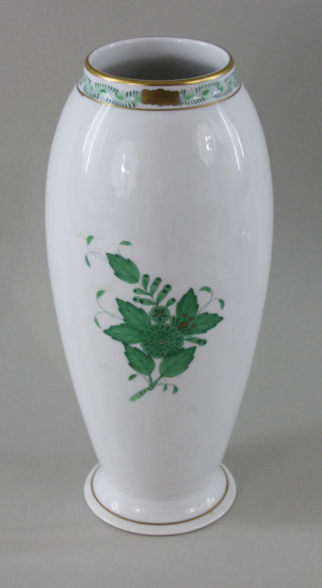 Vase der Porzellanmanufaktur Herend, "Apponyi Grün", 20. Jahrhundertguter Zustand, Höhe: 23cm