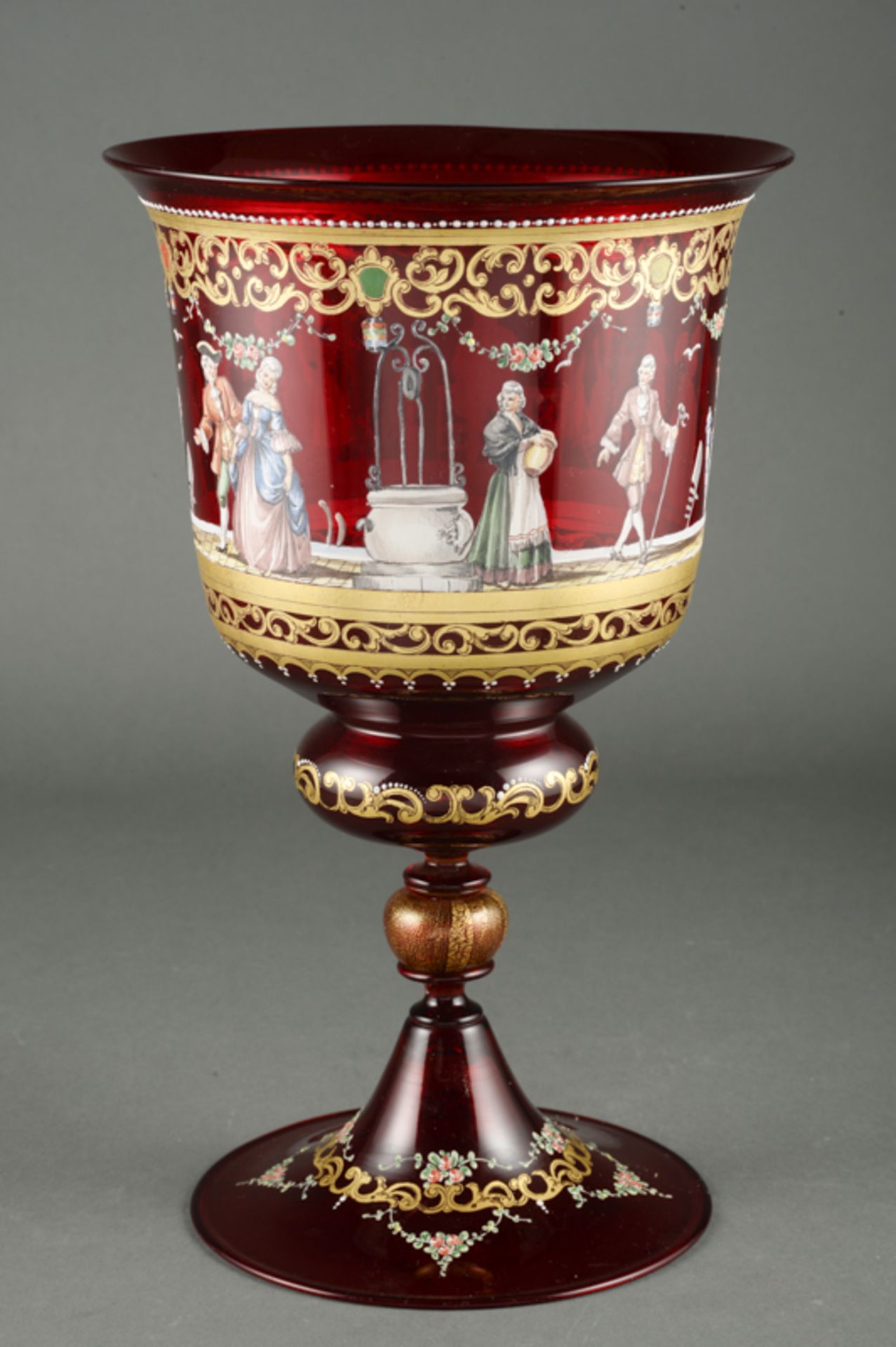 Prunkpokal der Glasmanufaktur Murano, rotes Glas mit Ornamenten des Rokoko, um 1850leicht
