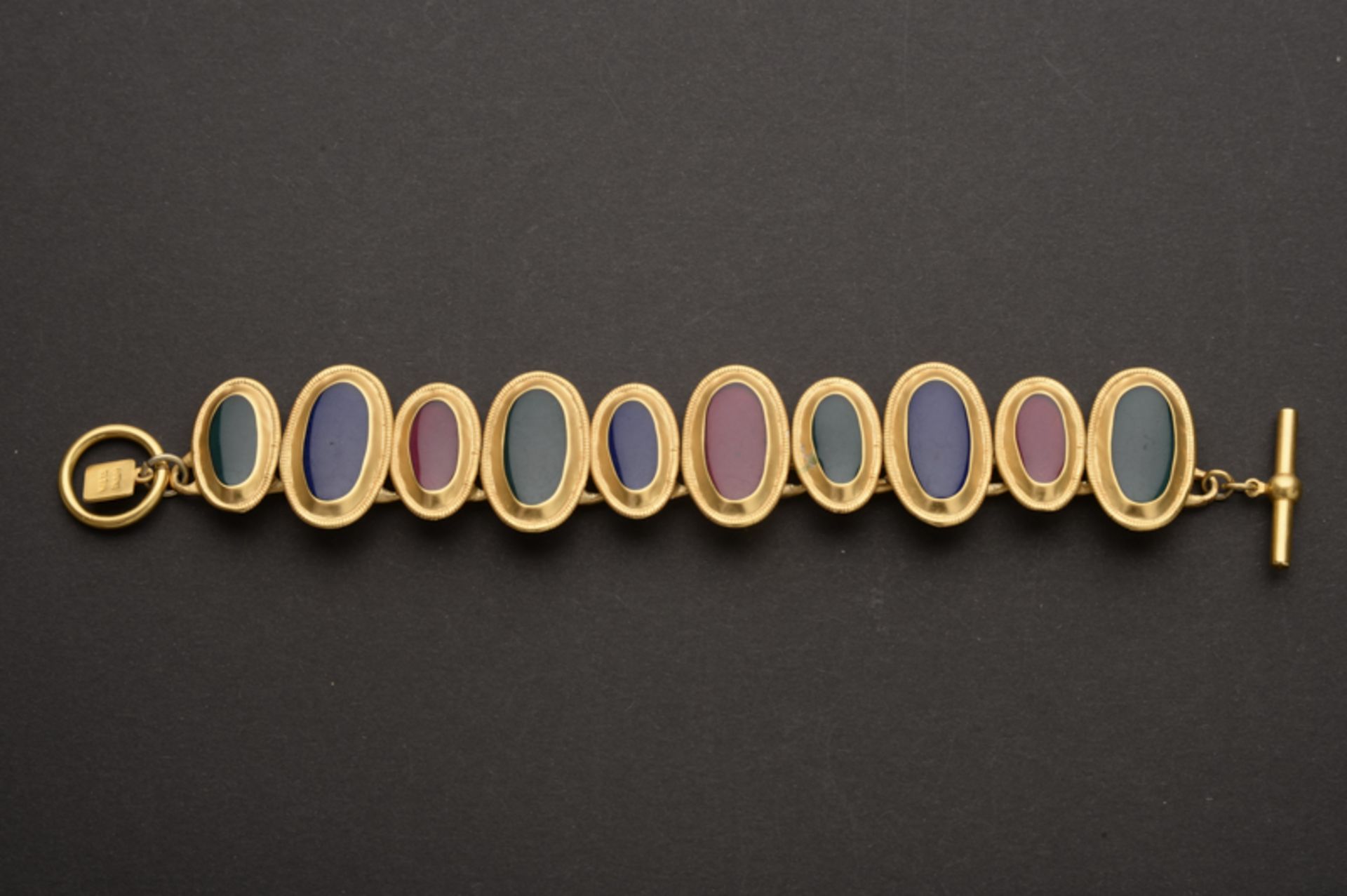 Armband mit ovalen Gliedern und farbigen Emailleeinlagen von Anne Klein, USAguter Zustand, Länge: