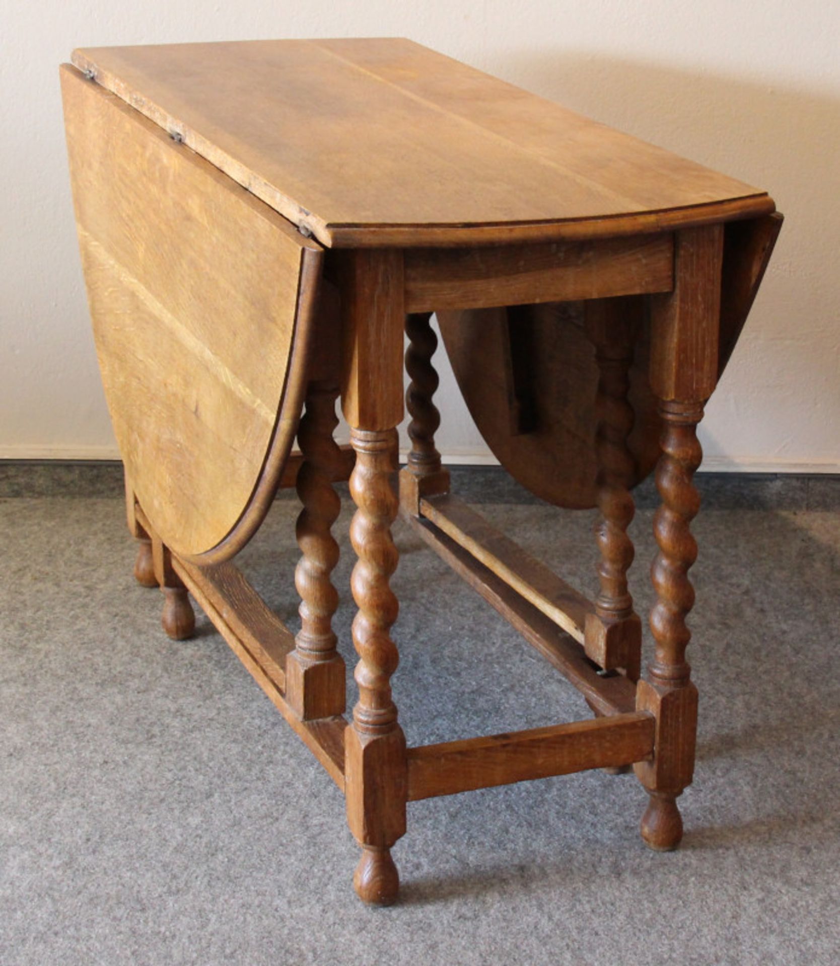 Englischer Gateleg Table, Eiche/hell, um 1910beidseitig abklappbar, originaler Zustand, - Bild 3 aus 3