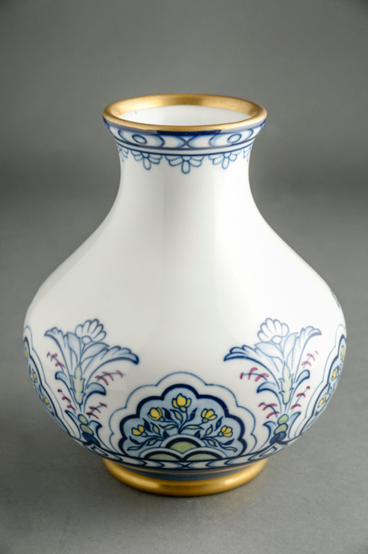 Art-Deco Vase der Porzellanfabrik Porsgrunds, Norwegen, 1923im Boden signiert "19 HF 23", limitierte