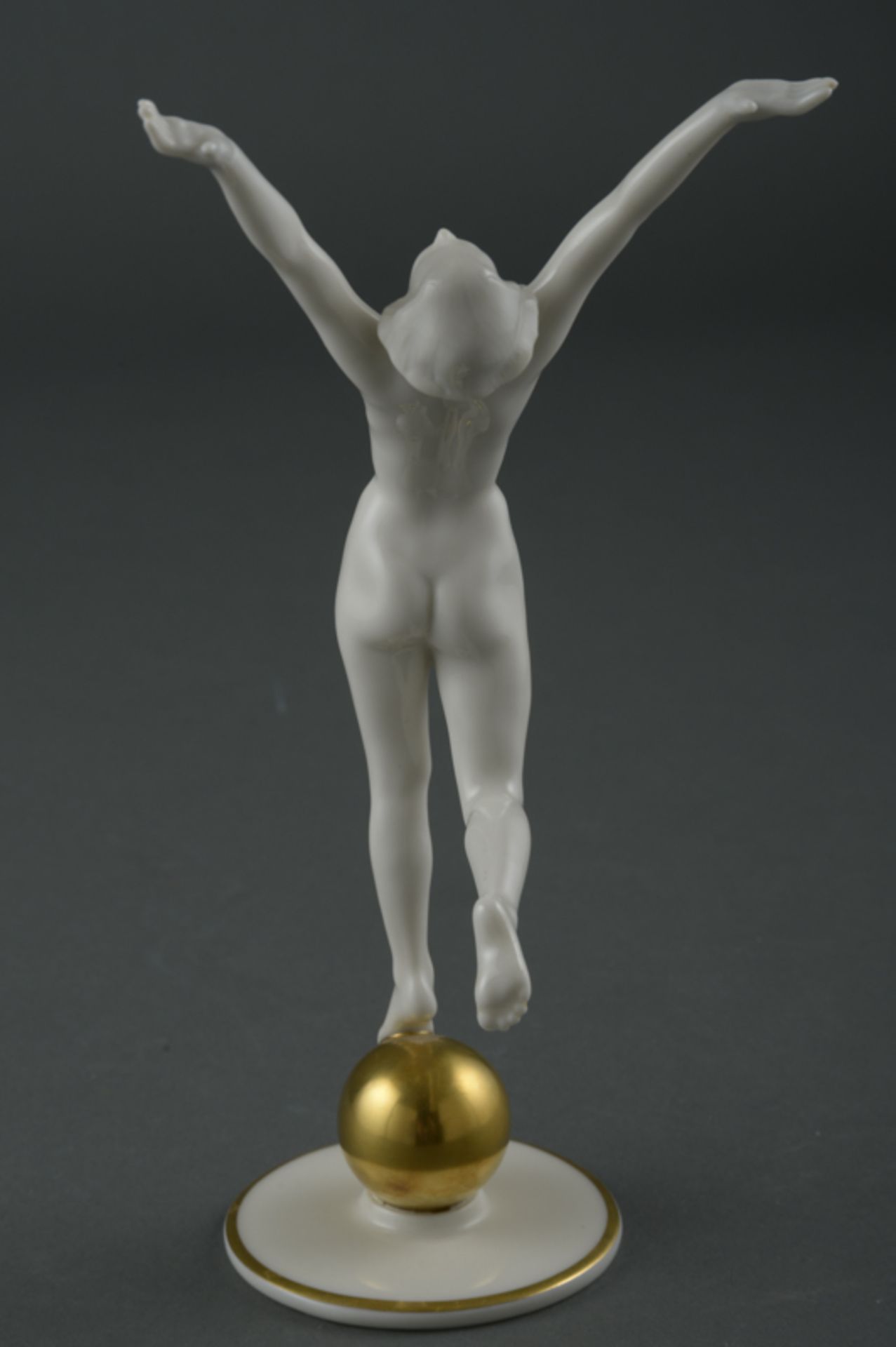 Karl Tutter (1883 - 1969) - Porzellanfigur der Manufaktur Lorenz Hutschenreuther, Selb (Bayern), " - Image 3 of 4