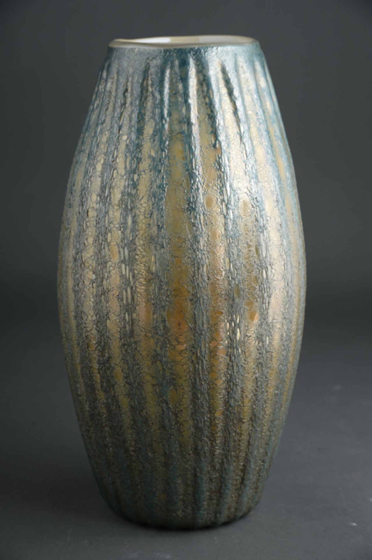 Designer Vase, Opalinglas, gold/grau/grün überfangen, 60er Jahre d. 20. Jhd.guter Zustand, Höhe: