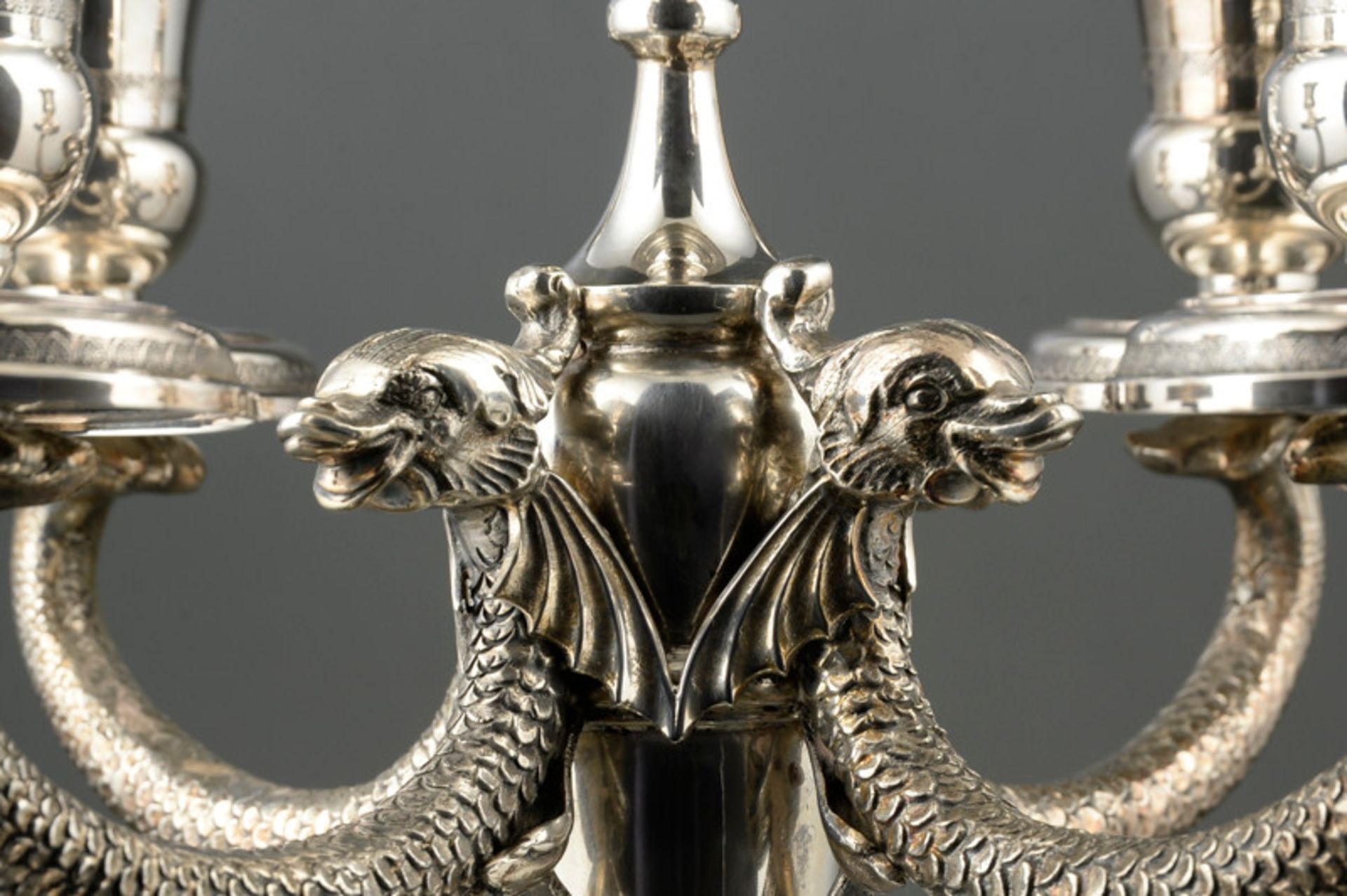 Klassische 5-flammige Girandole aus 835er Silber, im Klassizismus Stil, 20. Jhd., Gewicht ca.: - Bild 2 aus 3