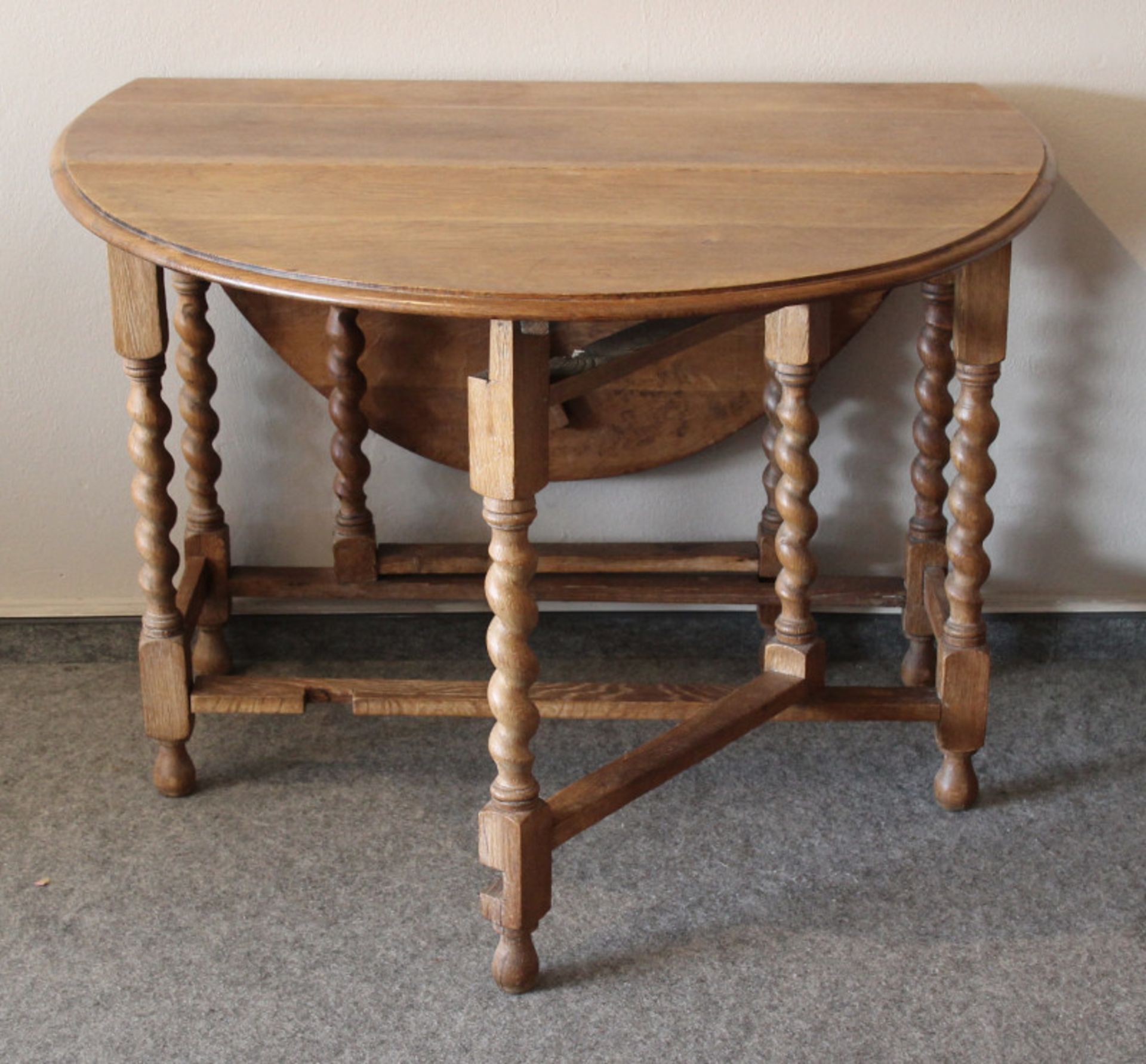 Englischer Gateleg Table, Eiche/hell, um 1910beidseitig abklappbar, originaler Zustand, - Bild 2 aus 3