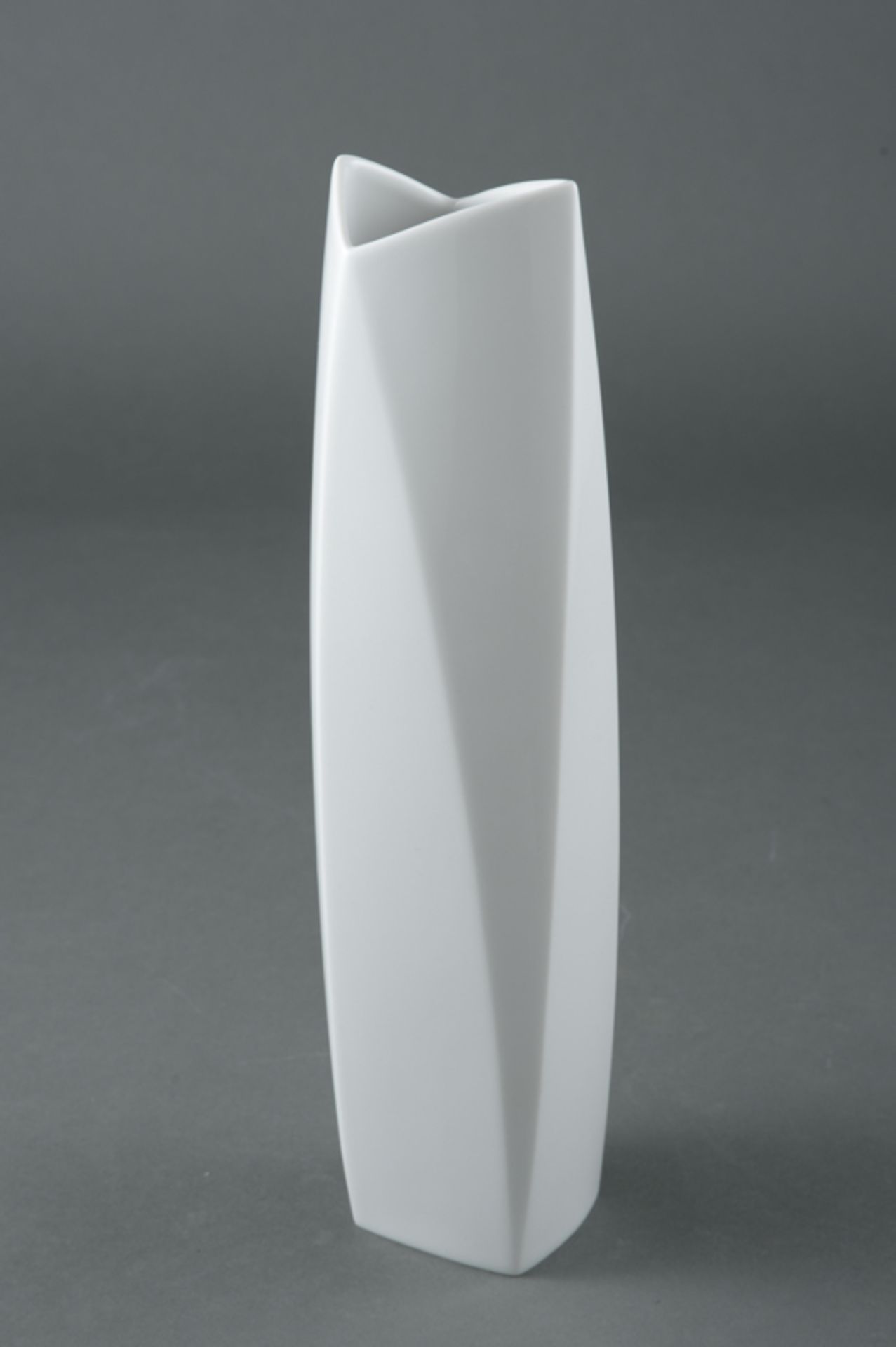 Vase, Porzellan-Manufaktur Meissen, moderne Form, 20. Jhd.Sehr guter Zustand, unterglasurblaue