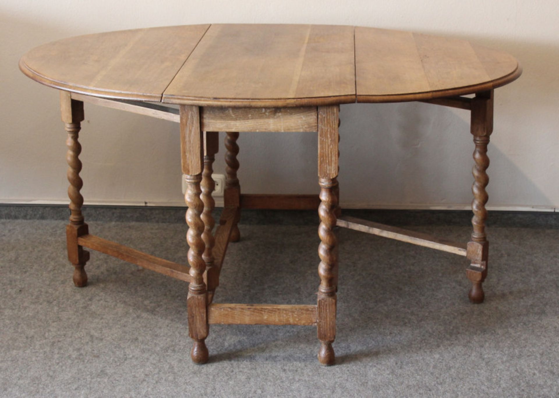 Englischer Gateleg Table, Eiche/hell, um 1910beidseitig abklappbar, originaler Zustand,