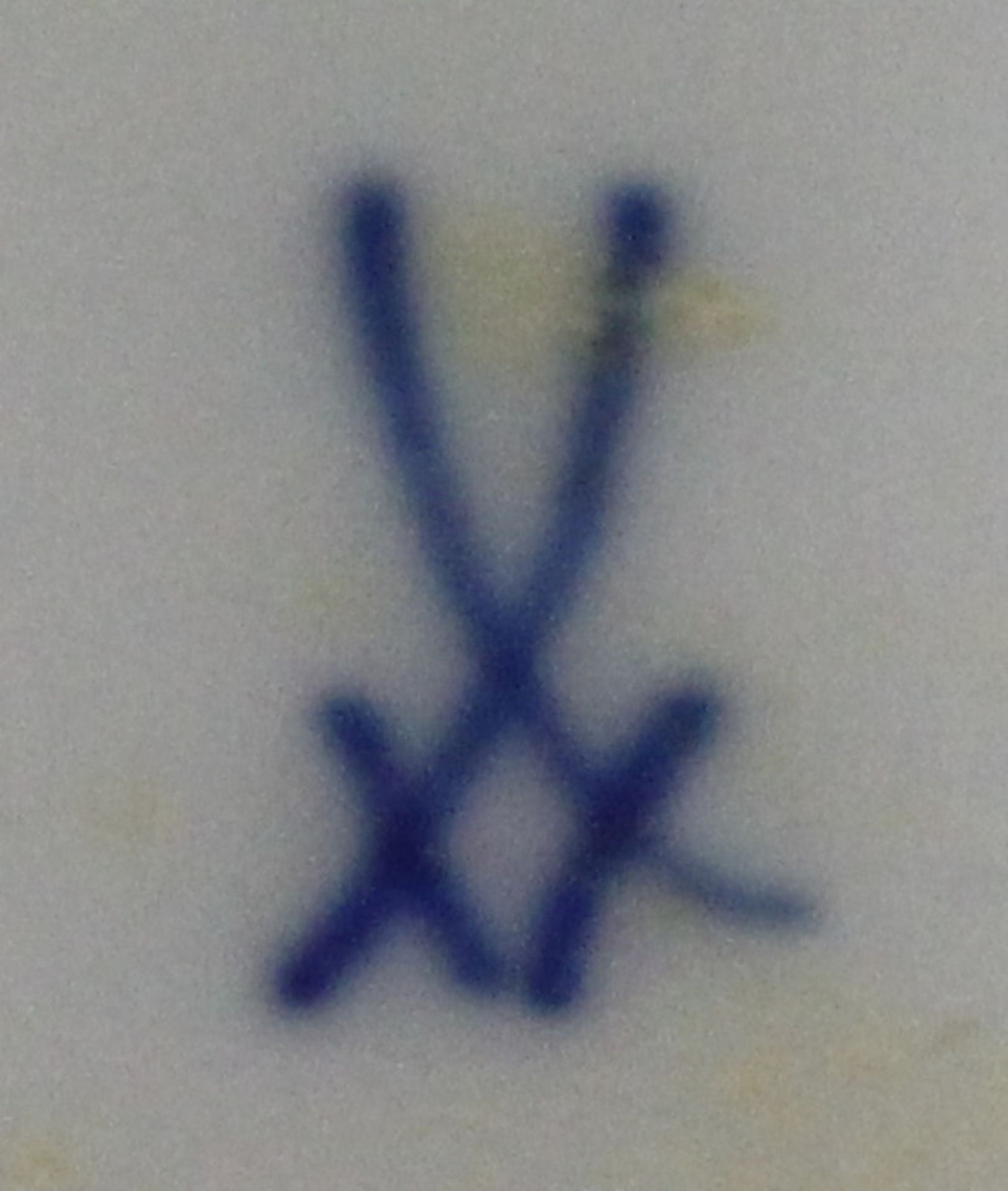 Kratervase der Manufaktur Meissen, "Deutsche Blume 2"blaue Schwertermarke Unterglasur, 1. Wahl, - Bild 2 aus 2
