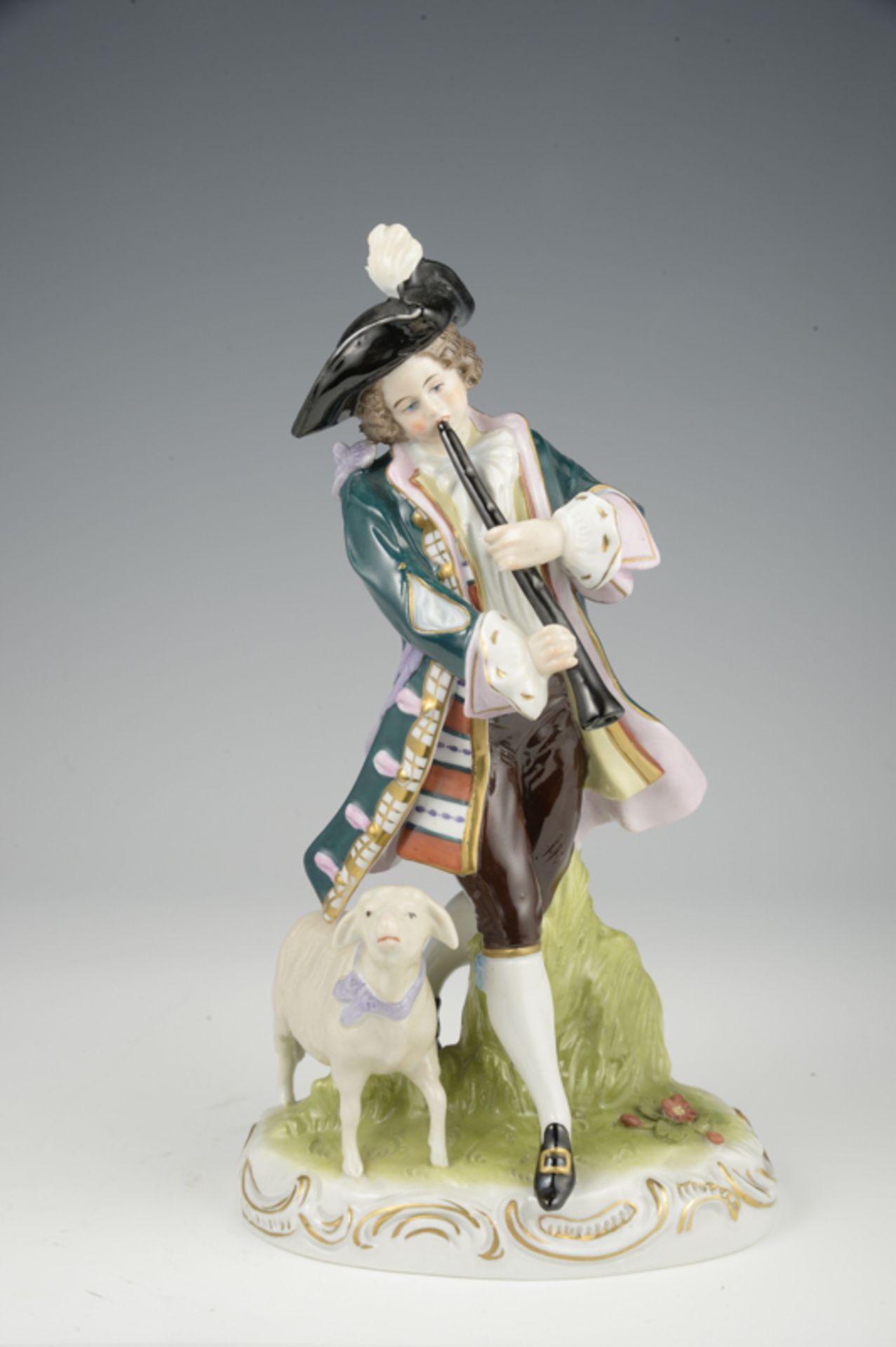 Porzellan-Figurengruppe der Manufaktur Scheibe-Alsbach (Thüringen), "Musizierender Schäfer"farbig